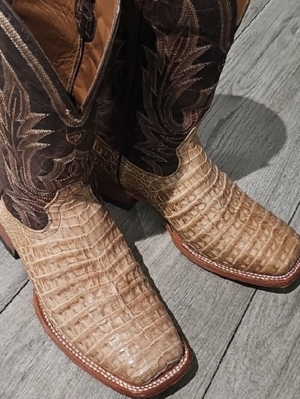 Used Men's Ariat Size 11.5 Caiman Cowboy Boots - Picture 2 of 9